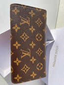 Louis Vuitton brown Wallet for classy women with black color