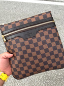 Louis Vuitton District MM men’s bag