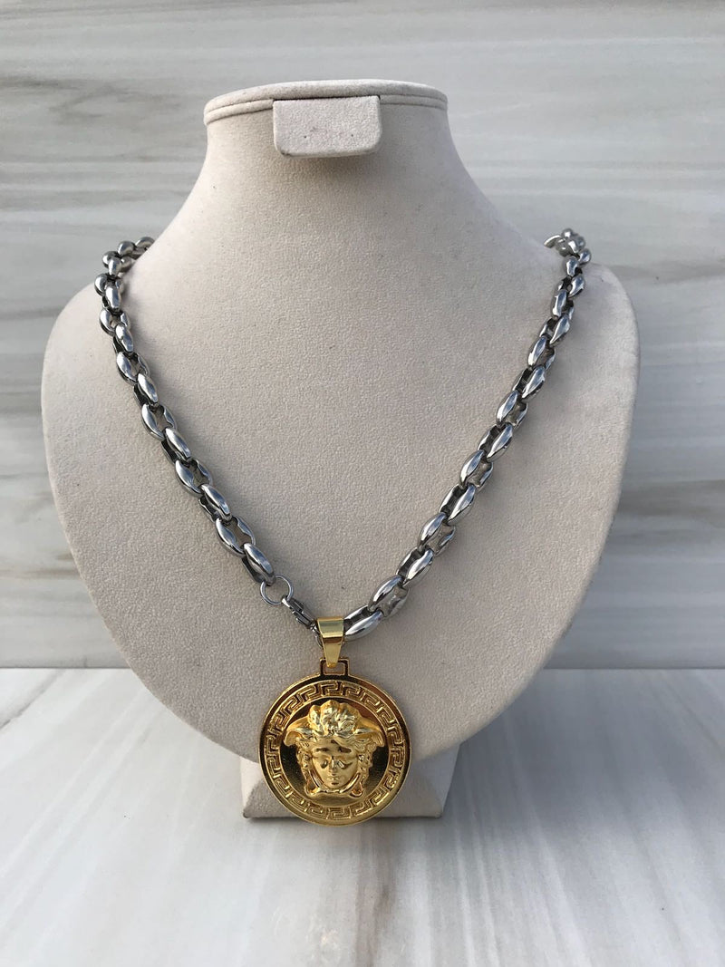 Full Grey Silver colo Necklaces with gold color medusa