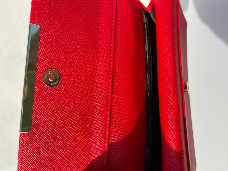 CoLouis Vuitton brown Wallet for classy women with red color