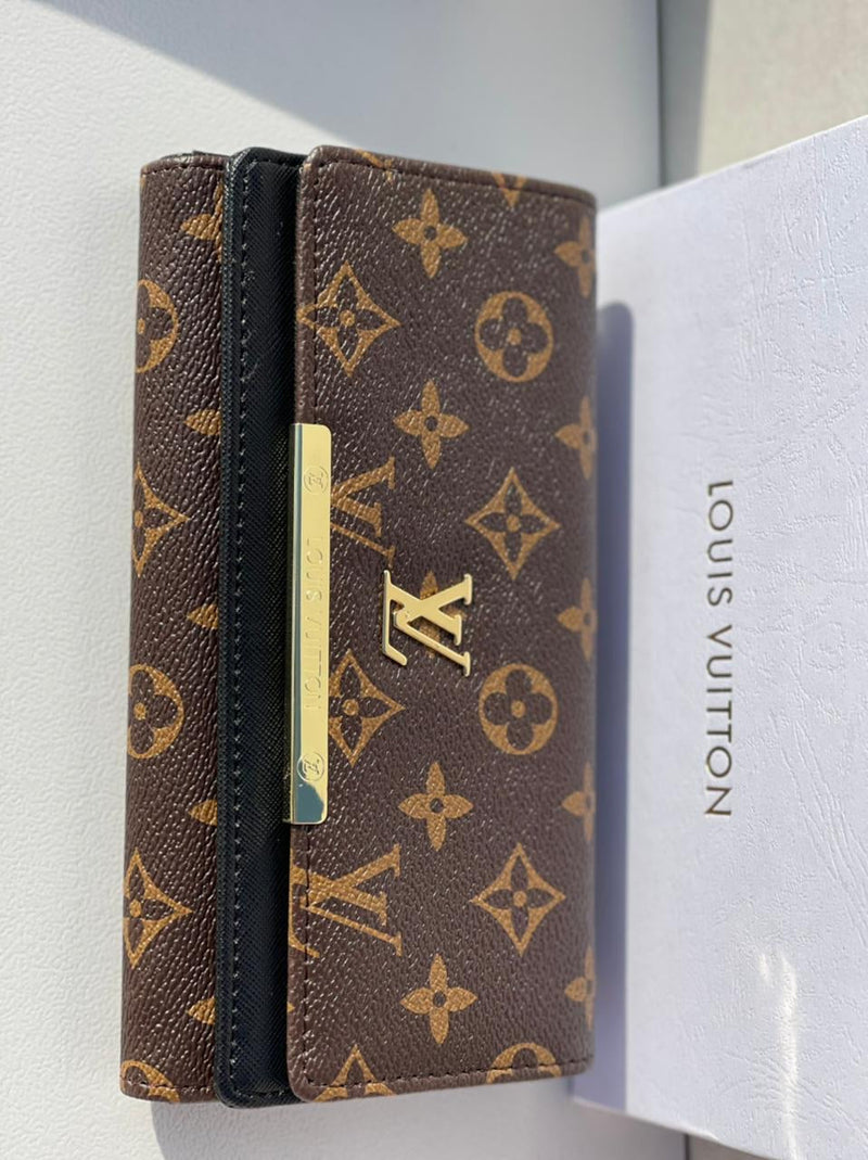 Louis Vuitton brown Wallet for classy women with black color