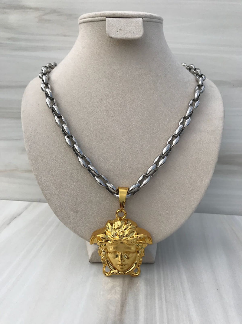 Grande Full Grey Silver colo Necklaces with gold color medusa