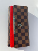 CoLouis Vuitton brown Wallet for classy women with red color