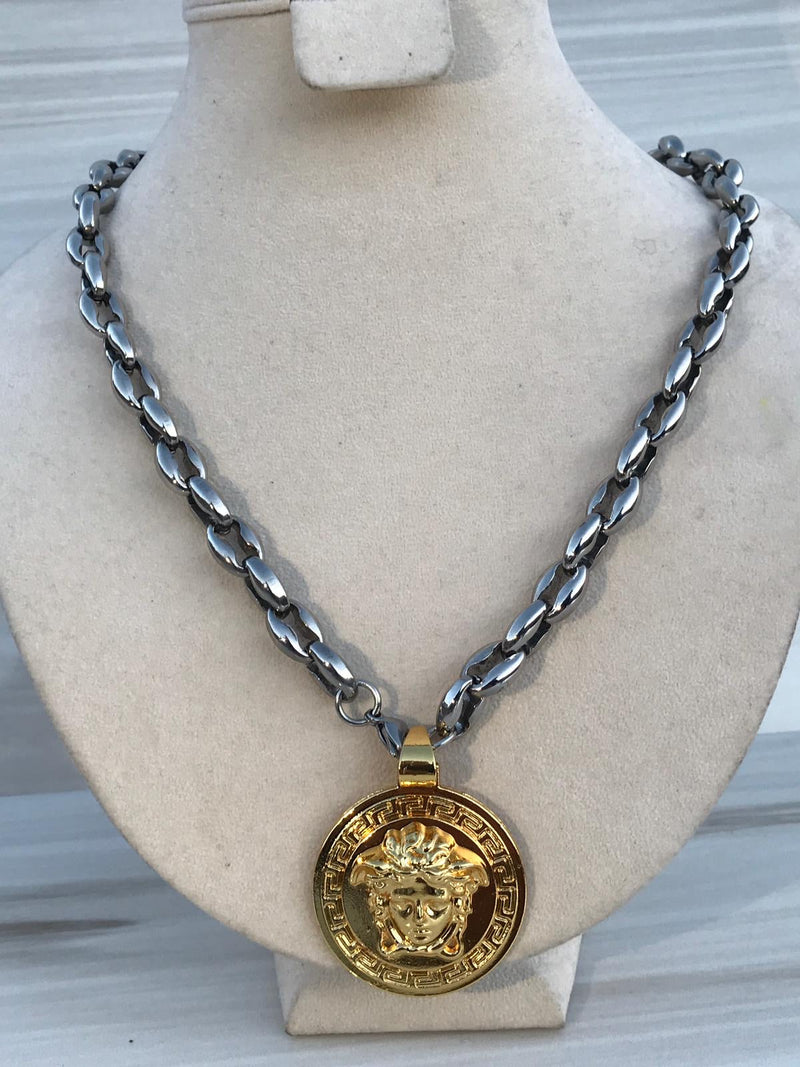 Full Grey Silver colo Necklaces with gold color medusa