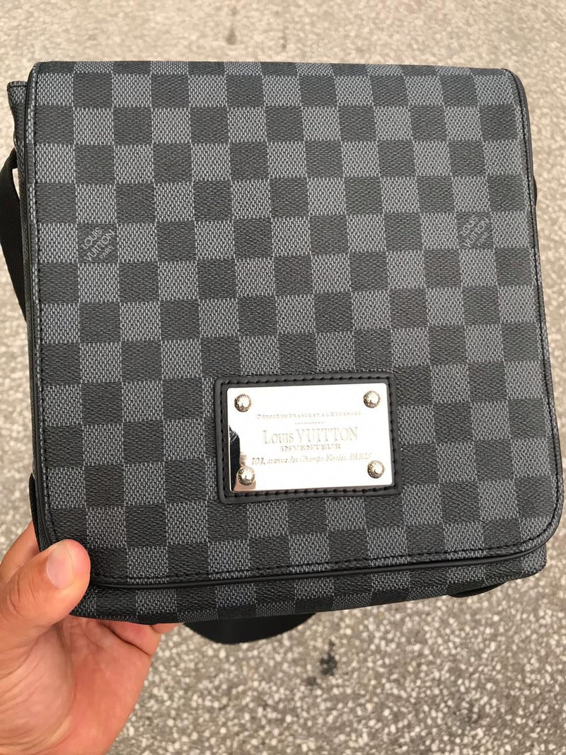 LV Messenger Bag District MM men’s bag