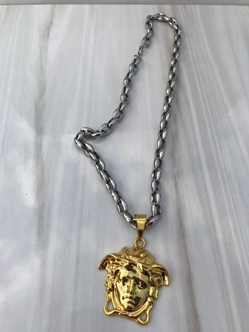 Grande Full Grey Silver colo Necklaces with gold color medusa