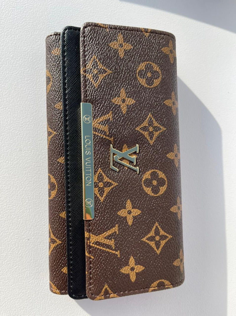 Louis Vuitton brown Wallet for classy women with black color