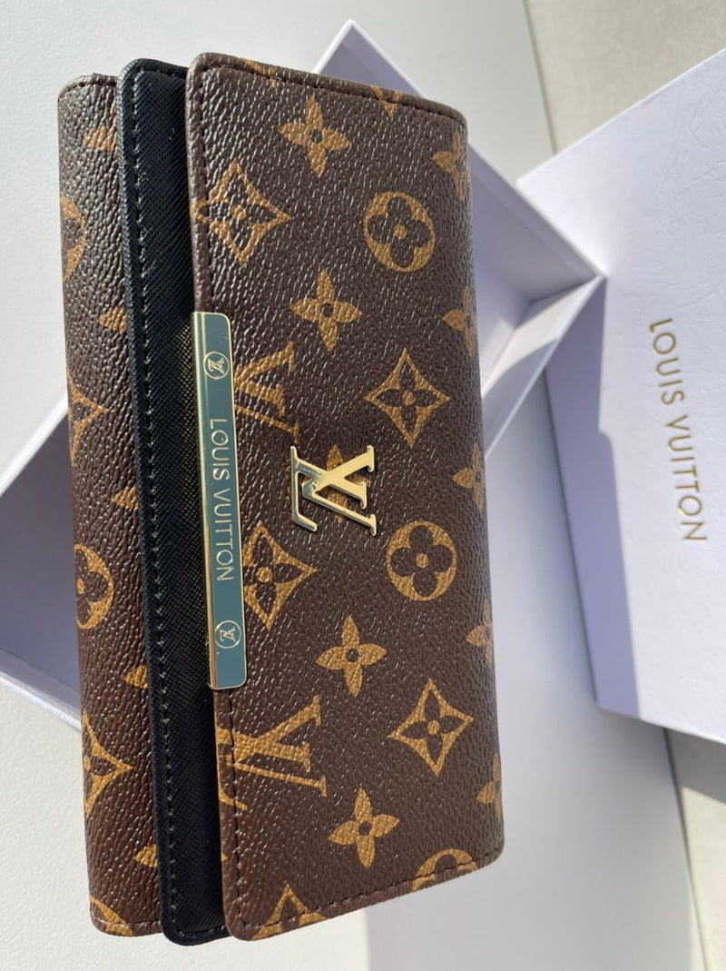 Louis Vuitton brown Wallet for classy women with black color