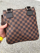 Louis Vuitton District MM men’s bag