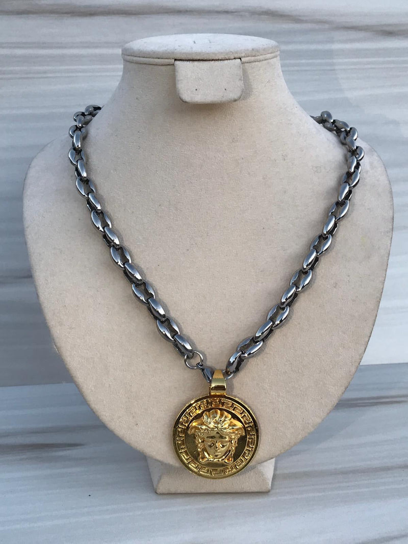 Full Grey Silver colo Necklaces with gold color medusa