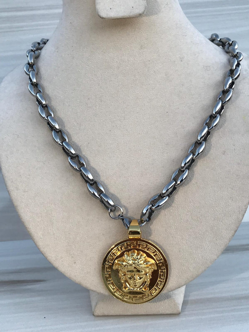 Full Grey Silver colo Necklaces with gold color medusa