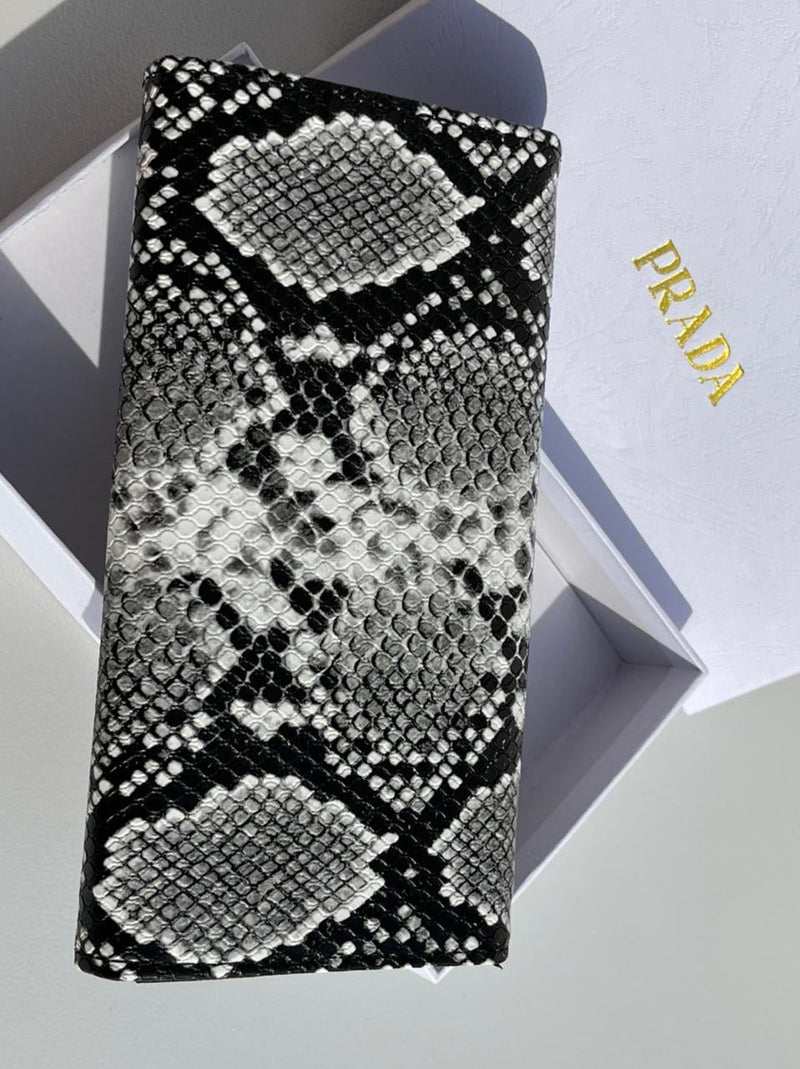Prada new trendy aligator leather model women’s wallet