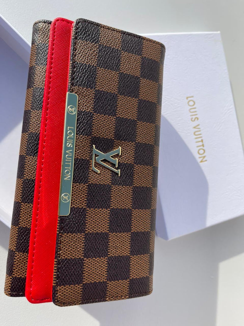 CoLouis Vuitton brown Wallet for classy women with red color