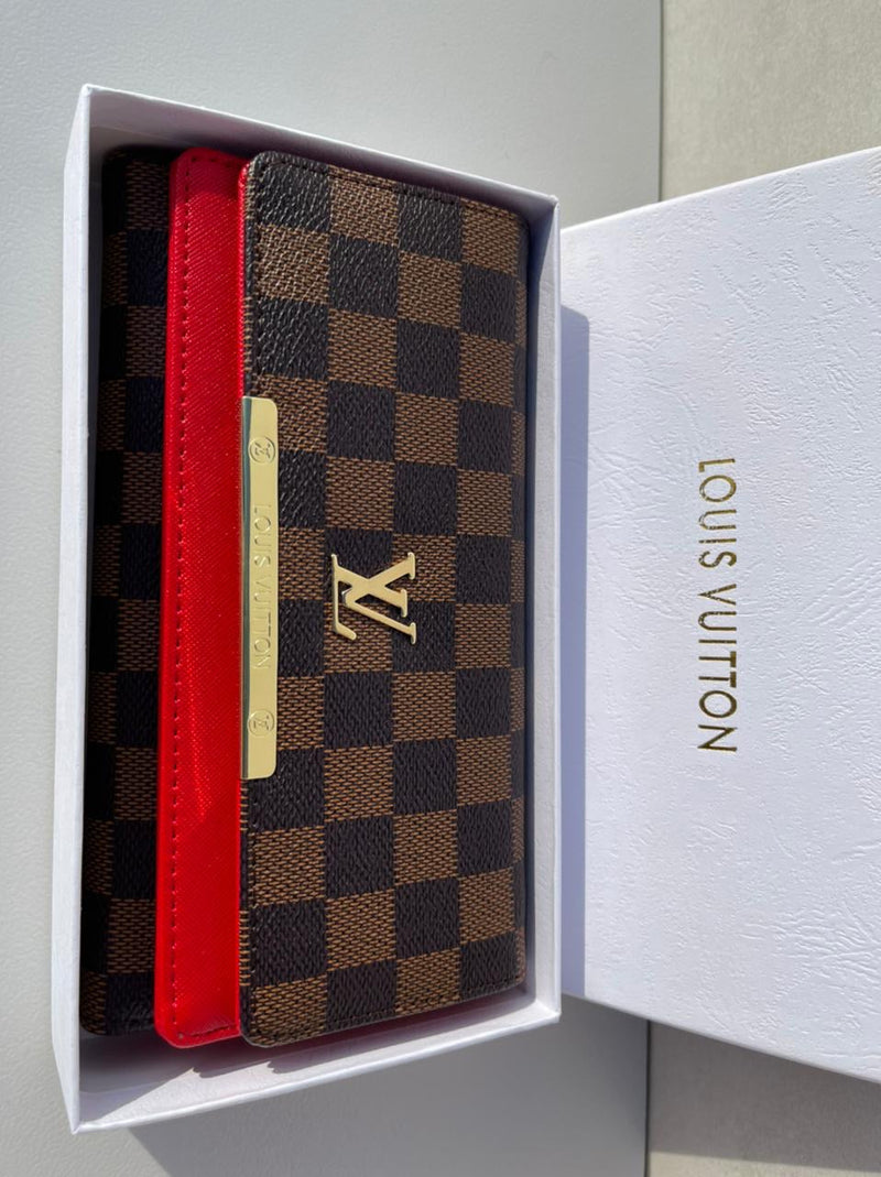 CoLouis Vuitton brown Wallet for classy women with red color
